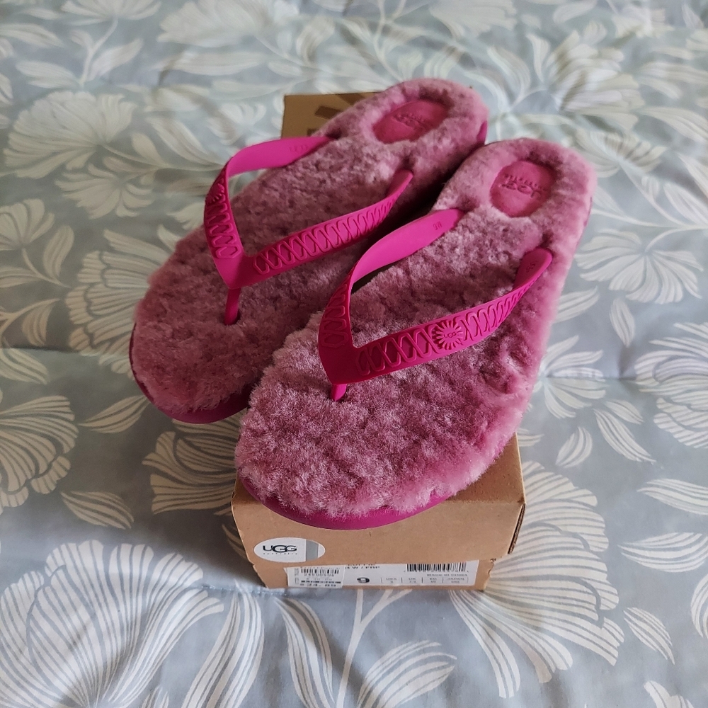 UGG Fluffie pink shearling lined flip flops size 9 NIB